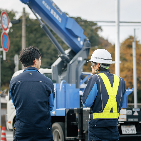 質問に答えている様子